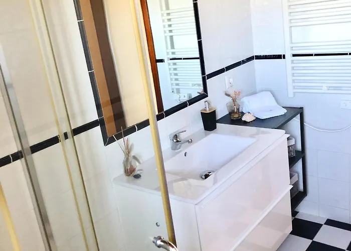 別荘 Sunset Chateau -piscina Aquecida, Vista Mar アトウギア・ダ・バレイア